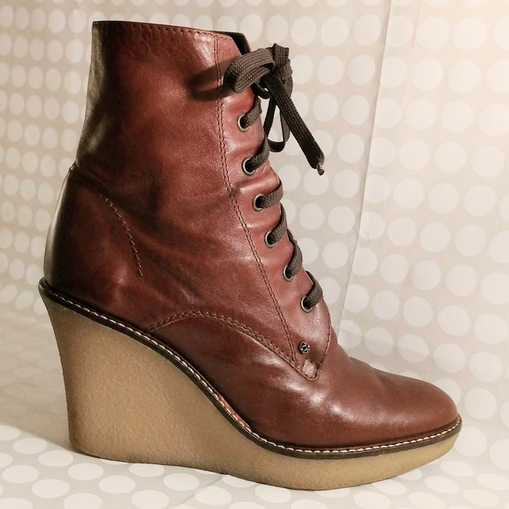 Juicy Couture OXBLOOD leather lace up wedge boots